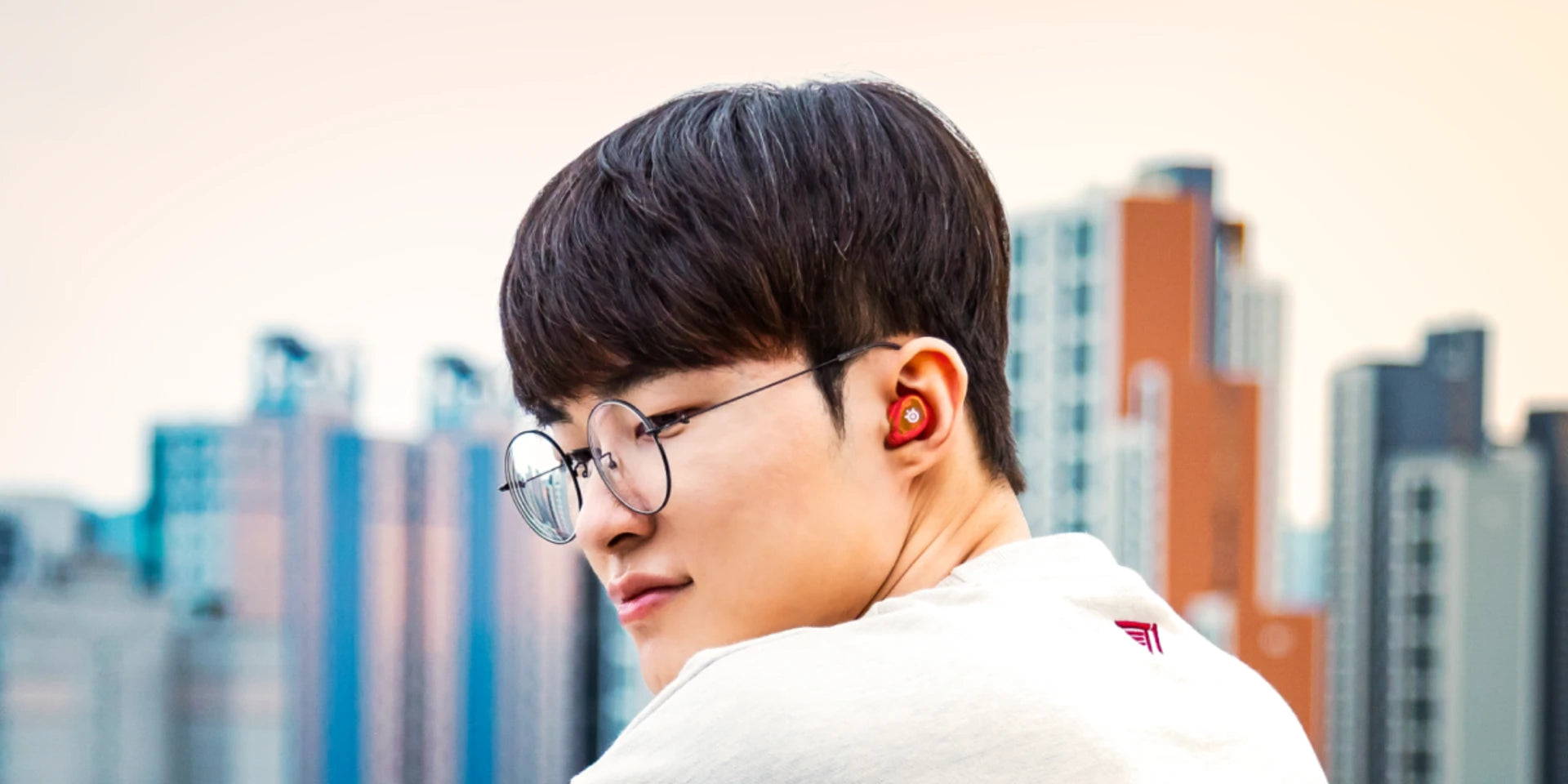 Arctis GameBuds™ Glorange - US - View 4